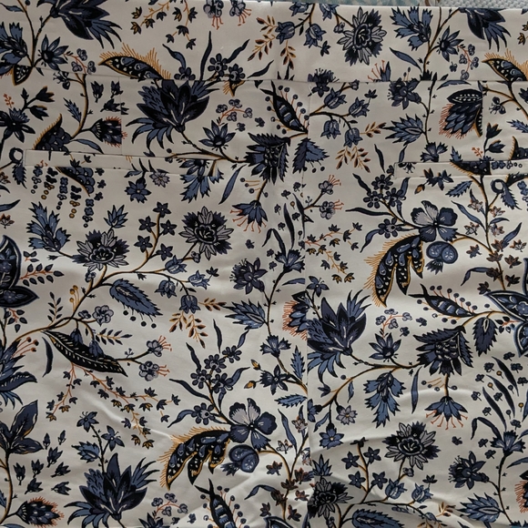 LOFT Blue and Cream Floral Fabric - Picture 2 of 3